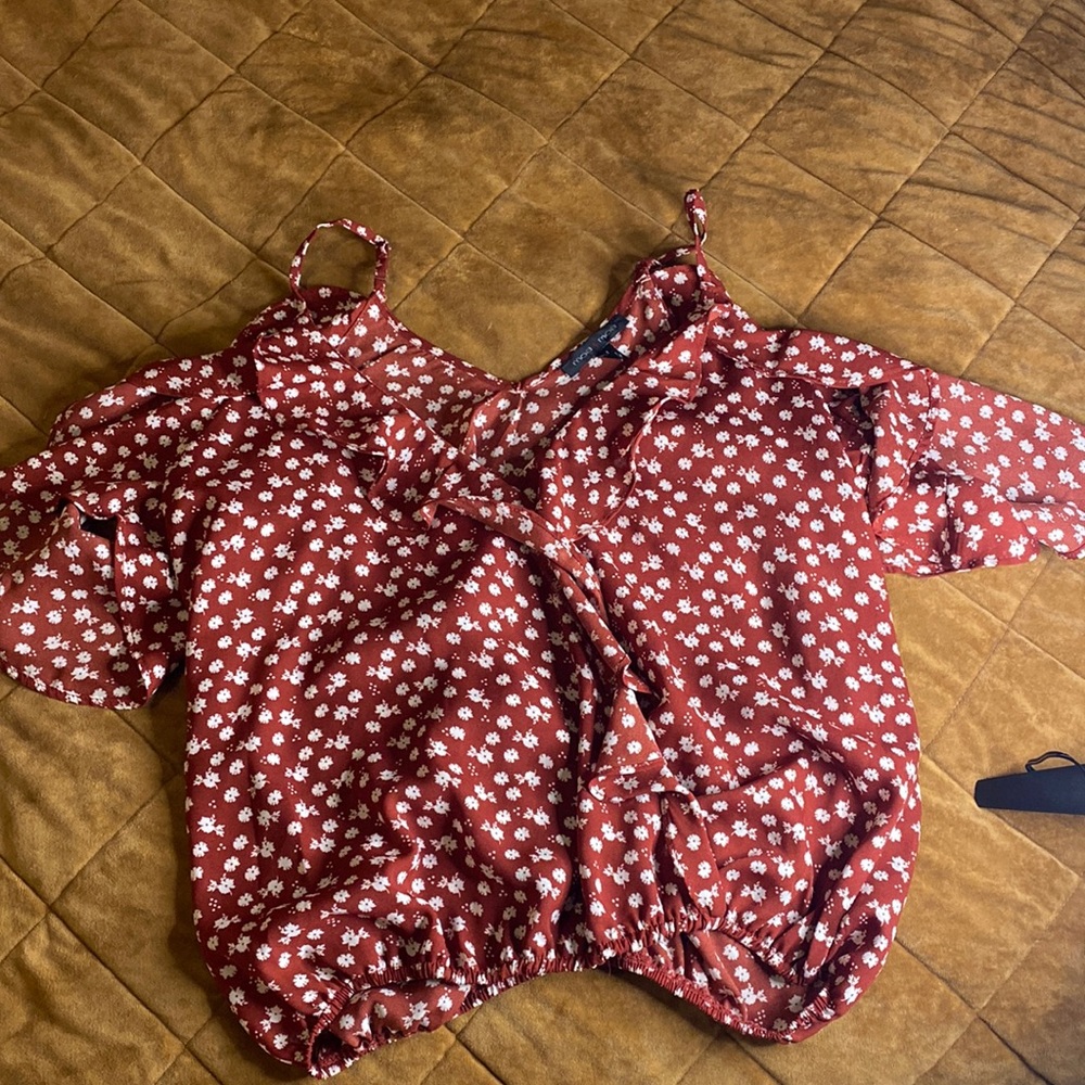 Cute open shoulder shirt